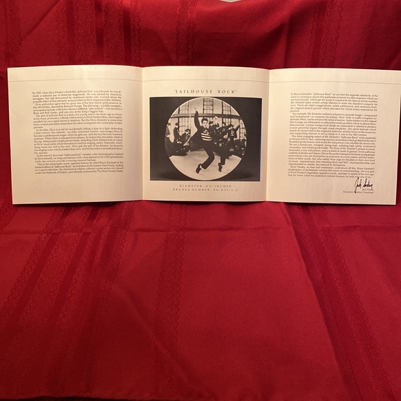 Elvis Presley: Looking at a Legend Delphi Collector Plate - 8 1/2” - Picture 4 of 7